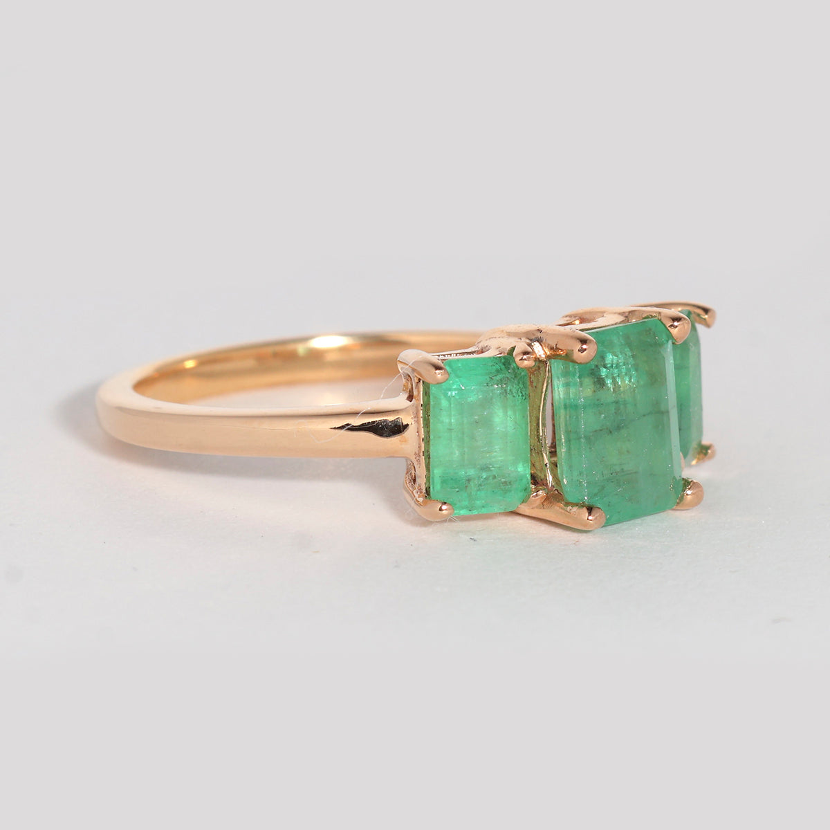Anillo con Esmeraldas