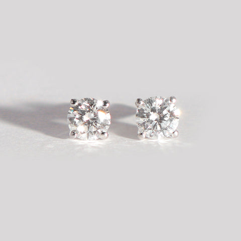 Studs con diamantes de laboratorio