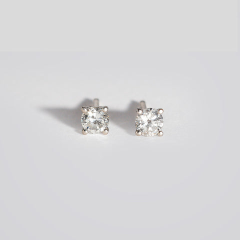 Studs con diamantes naturales