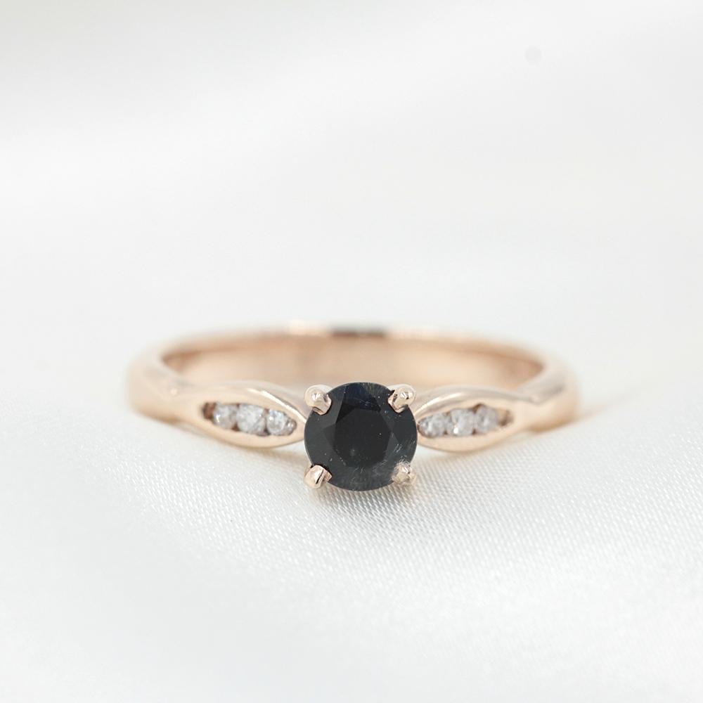 Anillo de Compromiso con zafiro negro – Forever Us