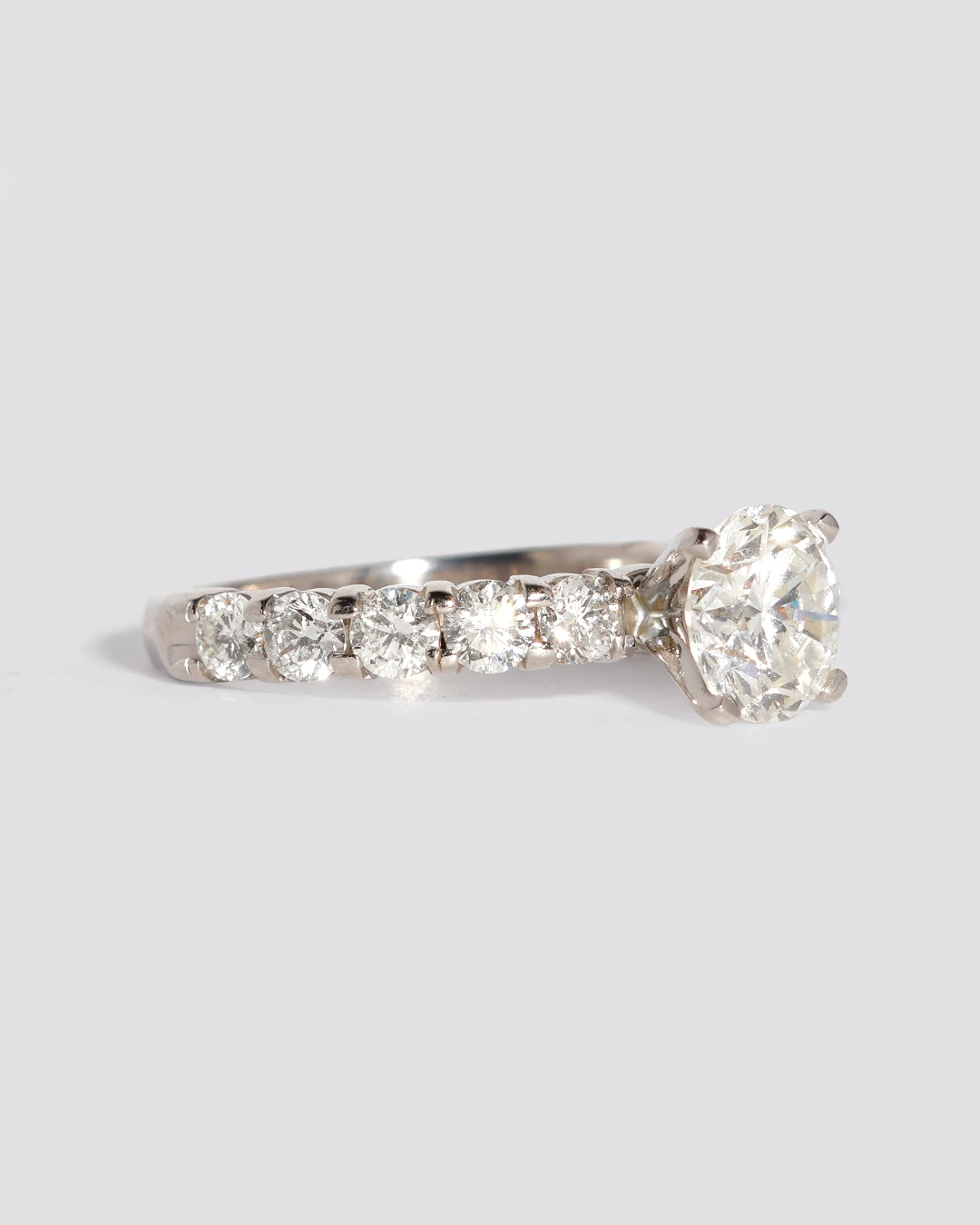 Anillo de compromiso con laterales — Forever Us — vista 3